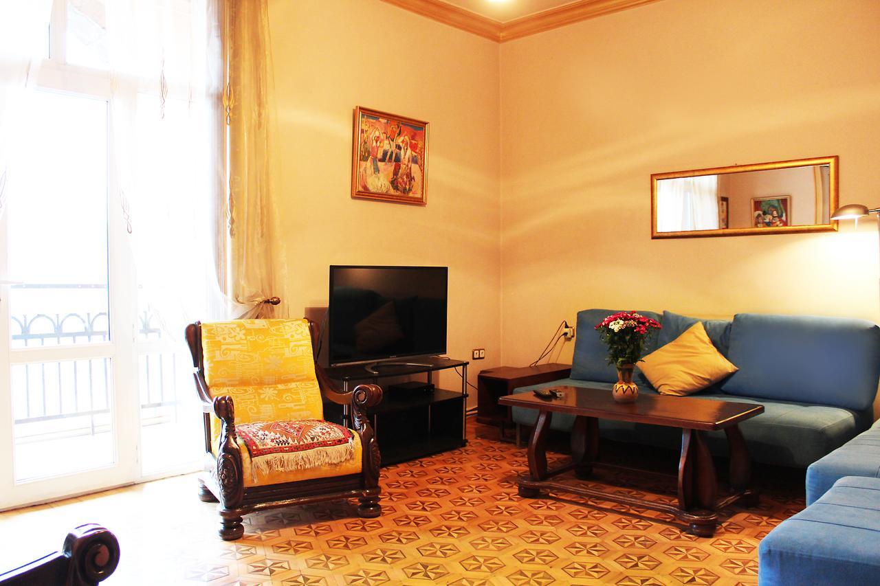 Vivid 2 Bedroom Apt. 耶烈万 外观 照片